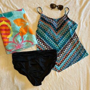 2 piece full coverage swimsuit-bold colors, great style! Size XL